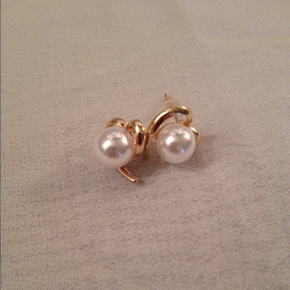 Faux Pearl Stud Earrings - Picture 2 of 2